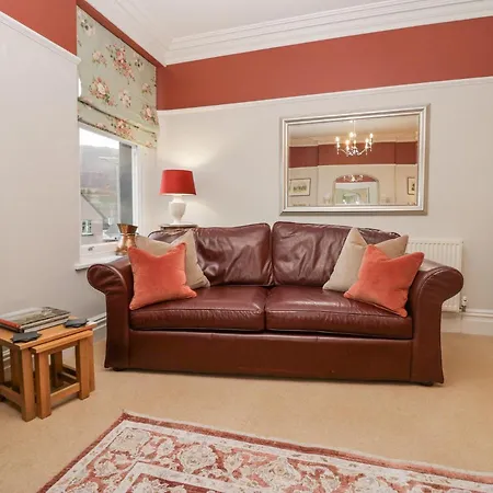 Holiday home Heatherlea
